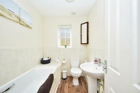 Family Bathroom 1st Floor