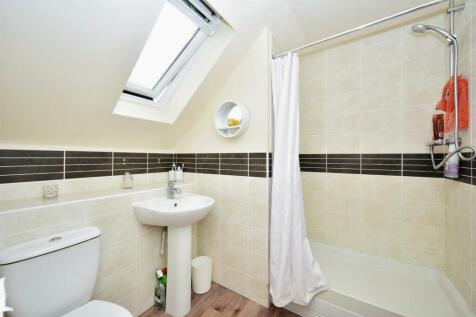 Family Bathroom 2nd Floor