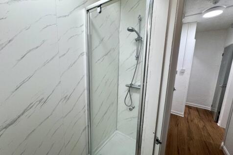 Communal Shower Room 1