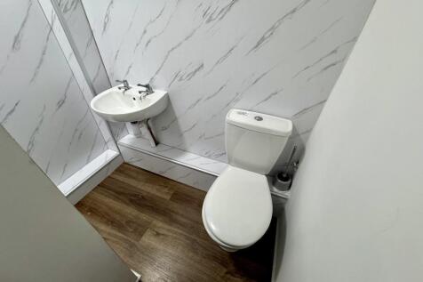 Communal Shower Room 2
