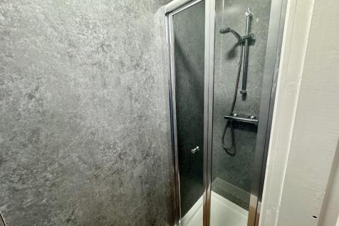 Communal Shower Room 3