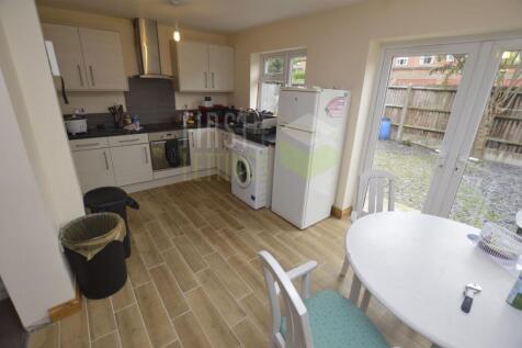 KITCHEN &amp; DINING AREA