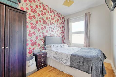 Holcroft -  bedroom.jpg