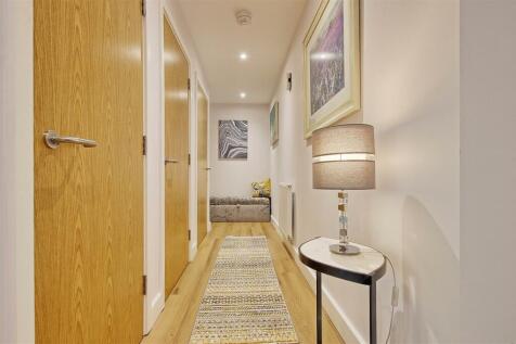 Hallway 2.jpg