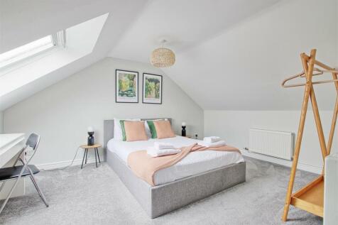 Bedroom 1.jpg
