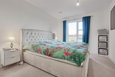 Bedroom 1 - 2.jpg