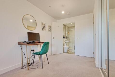 Bedroom 1 - 3.jpg