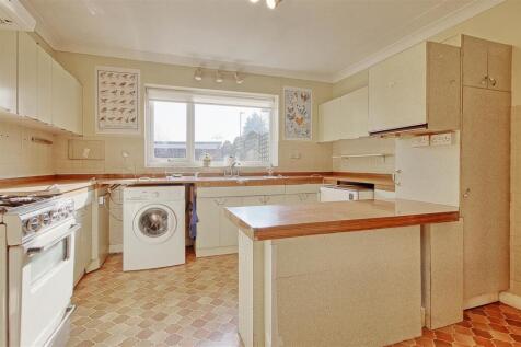 Kitchen 2.jpg