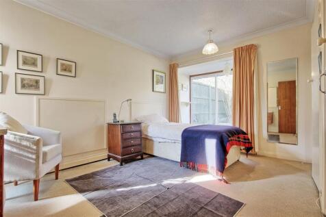 Bedroom 1.jpg