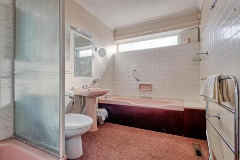 Bathroom.jpg