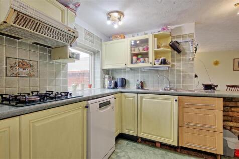 Kitchen 2.jpg