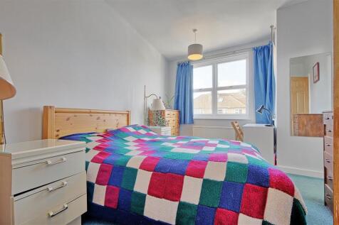 Bedroom 1.jpg
