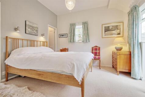 Bedroom 1.jpg