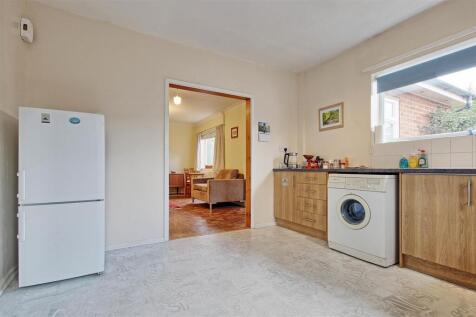 Kitchen 2.jpg