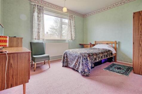 Bedroom 1.jpg