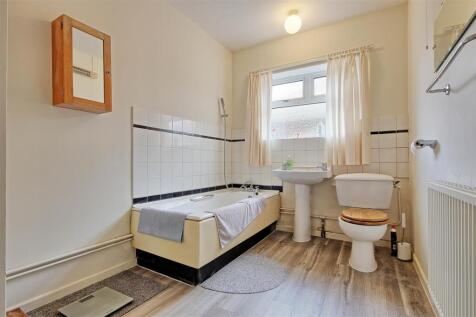 Bathroom.jpg