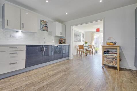 Kitchen 4.jpg