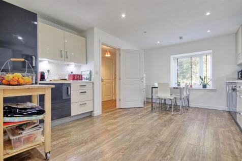 Kitchen 2.jpg