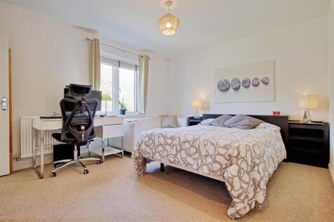 Bedroom 1.jpg