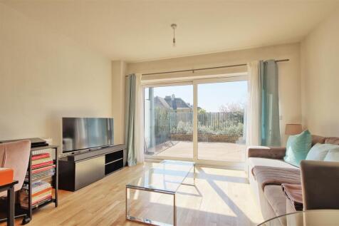 Living Room 2.jpg