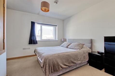 Bedroom 1.jpg