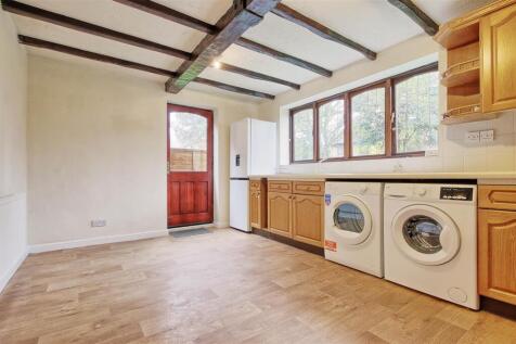 Kitchen 2.jpg