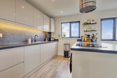 Kitchen 2.jpg