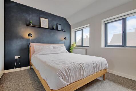 Bedroom 1 - 2.jpg