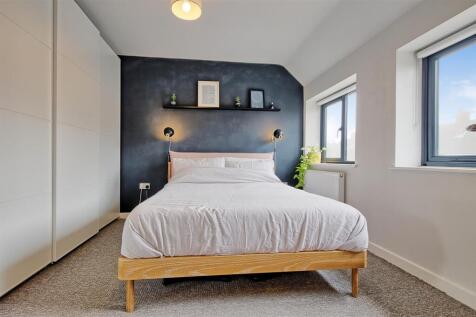 Bedroom 1.jpg