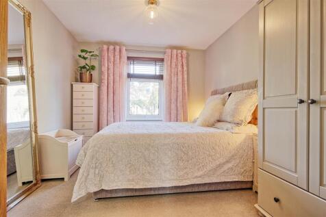 Bedroom 1.jpg