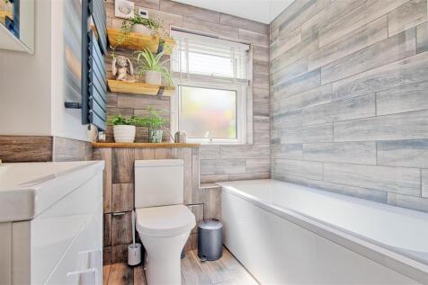 Bathroom.jpg