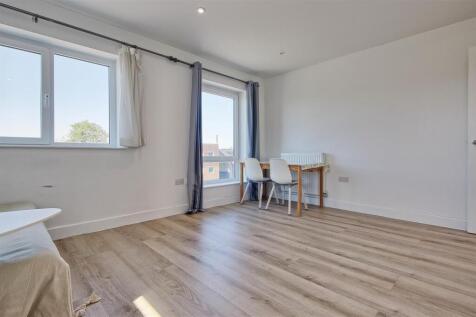 Living Area 3.jpg