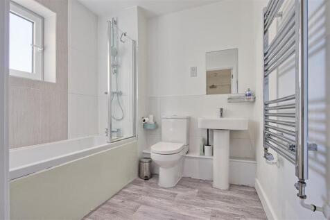 Bathroom 1.jpg