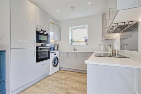 Kitchen 2.jpg