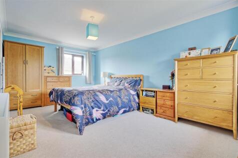 Bedroom 1.jpg