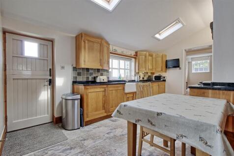 Kitchen 2.jpg