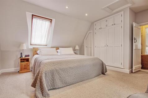 Bedroom 1.jpg