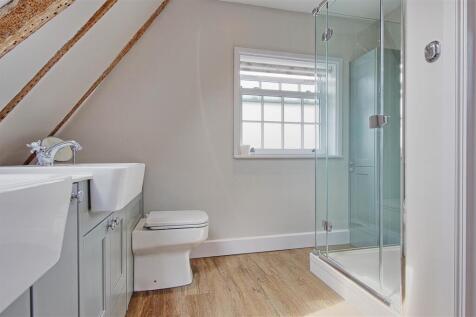 Bathroom 2.jpg