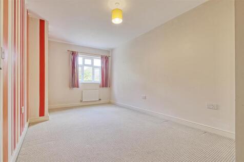 Bedroom 4 - 1.jpg