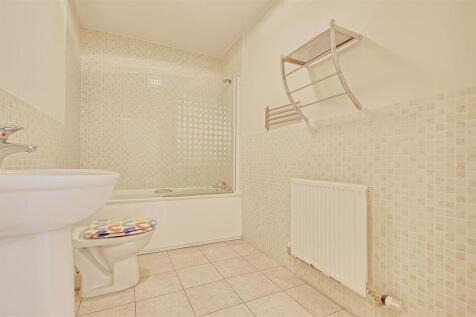 Bathroom 2.jpg
