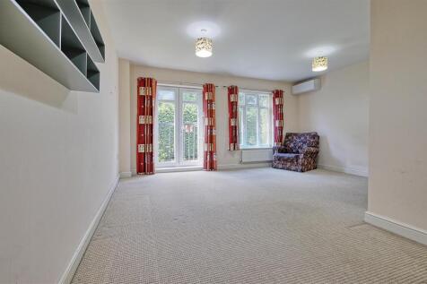 Living Room 1.jpg