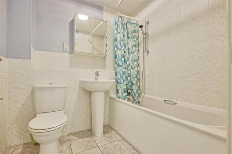 Bathroom 3.jpg