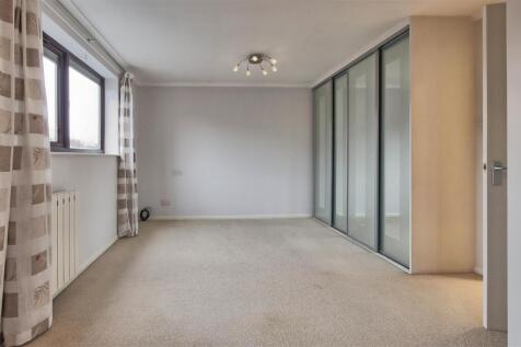 Bedroom 1.jpg