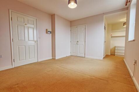 Bedroom 1 - 3.jpg
