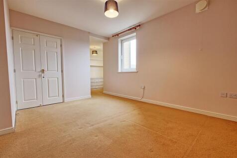 Bedroom 1 - 4.jpg