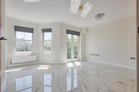 Living Area 4.jpg