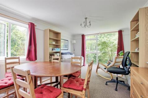 Living dining room.jpg