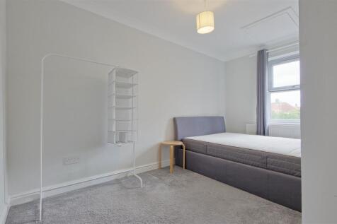 Bedroom 3 - 1.jpg
