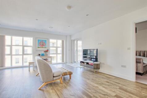 Living showing entrance to bedroom.jpg