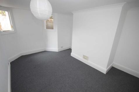 GF flat 113 Hills Road 4.jpg